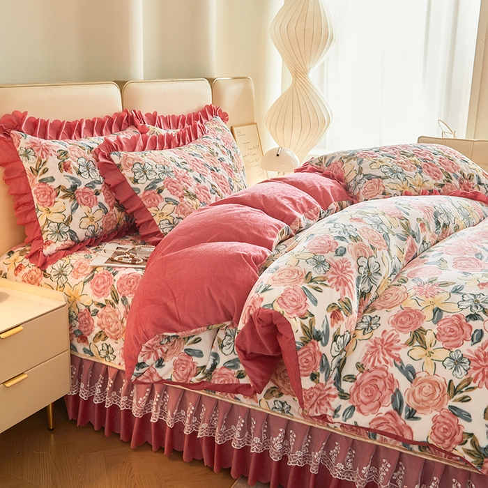 91家纺网 家纺一手货源 找家纺 艾裙海 2025新款高克重加厚保暖A类牛奶绒夹棉床盖系列四件套 爱的花海