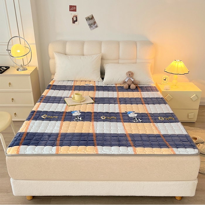 91家纺网 家纺一手货源 找家纺 丽诺床垫 2023新款抗菌防螨牛奶绒床护垫 斑马狗