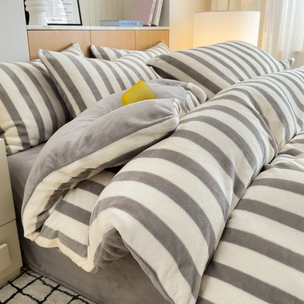 91家纺网 家纺一手货源 找家纺 （总）老K (原美阁） 2024新款高克重全消光牛奶绒四件套-格子条纹系列