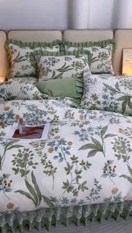 91家纺网 家纺一手货源 找家纺 艾裙海 2025新款高克重加厚保暖A类牛奶绒夹棉床盖系列四件套 甜心草莓