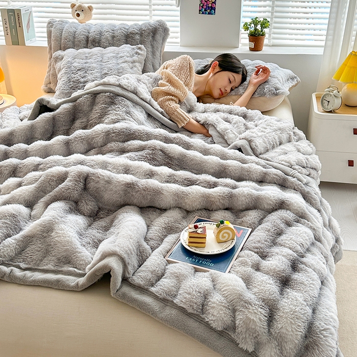 91家纺网 家纺一手货源 找家纺 芸锦豪 2024新款双面波斯绒罗马柱毛毯 炫彩灰