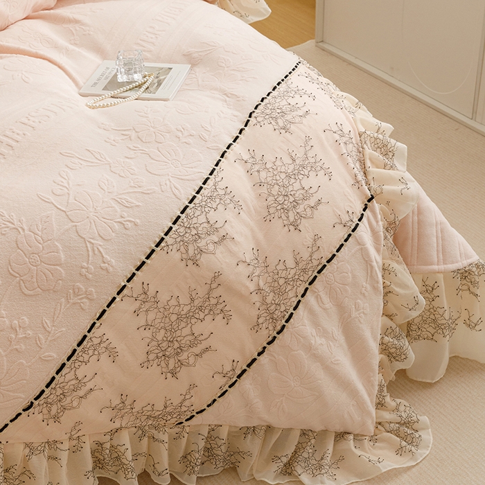 91家纺网 家纺一手货源 找家纺 （总）胜权家纺 2024新款小香风牛奶绒夹棉床盖四件套-芭莎系列