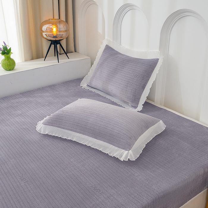 91家纺网 家纺一手货源 找家纺 冬然家纺 2024新款雕花绒榻榻米床盖小麦穗灰紫