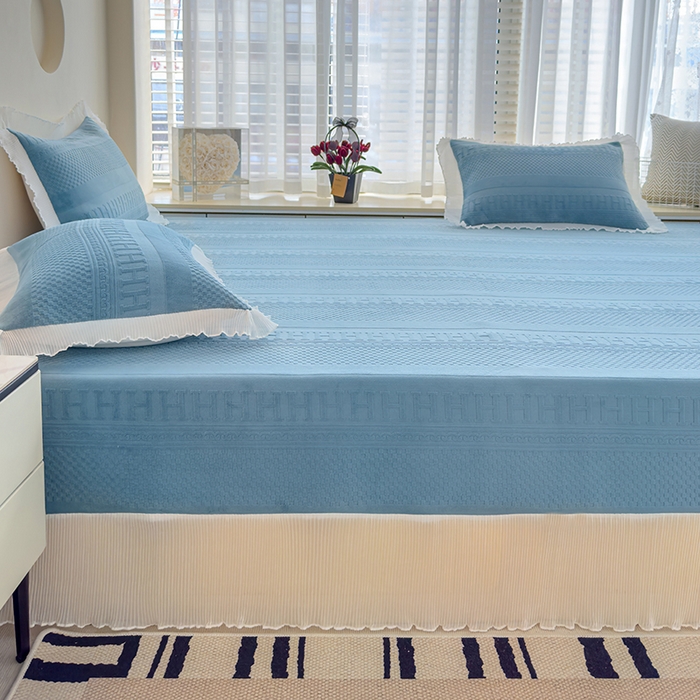 91家纺网 家纺一手货源 找家纺 冬然家纺 2024新款雕花绒榻榻米床盖H深海蓝