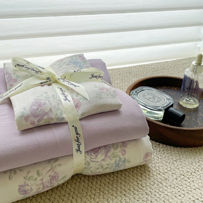 91家纺网 家纺一手货源 找家纺 一比一家纺 2025新款全棉母婴级抗菌有氧全棉双层纱亲肤全棉小清新印花三件套四件套 婆娑