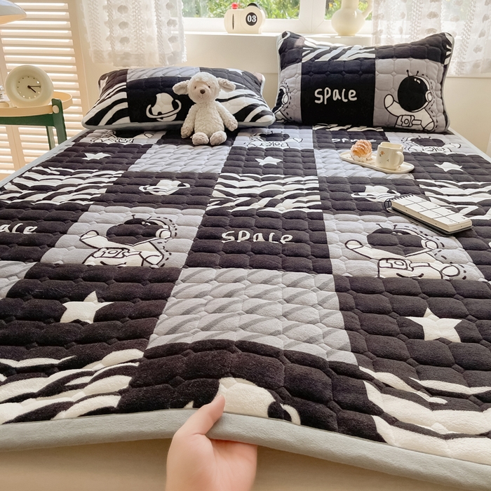 91家纺网 家纺一手货源 找家纺 2024新款牛奶绒床垫保暖床褥子夹棉加厚印花床护垫大床图 梦空间