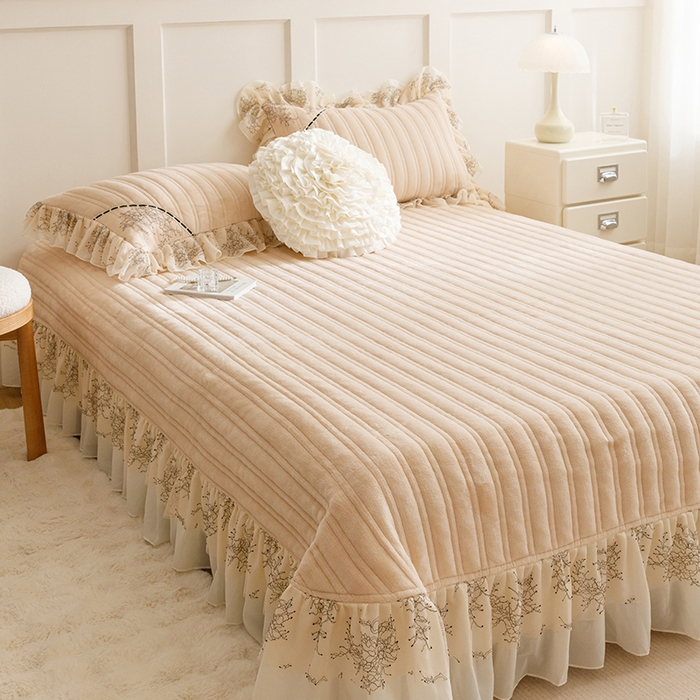 91家纺网 家纺一手货源 找家纺 胜权家纺 2024新款小香风牛奶绒夹棉单品床盖-芭莎系列 芭莎-米