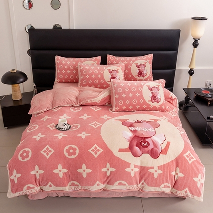 91家纺网 家纺一手货源 找家纺 （总）色鬼布艺 2024新款高克重牛奶绒大版印花四件套