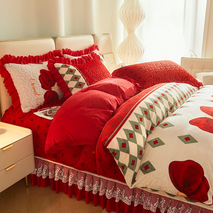 91家纺网 家纺一手货源 找家纺 艾裙海 2025新款高克重加厚保暖A类牛奶绒夹棉床盖系列四件套 蝴蝶结-红