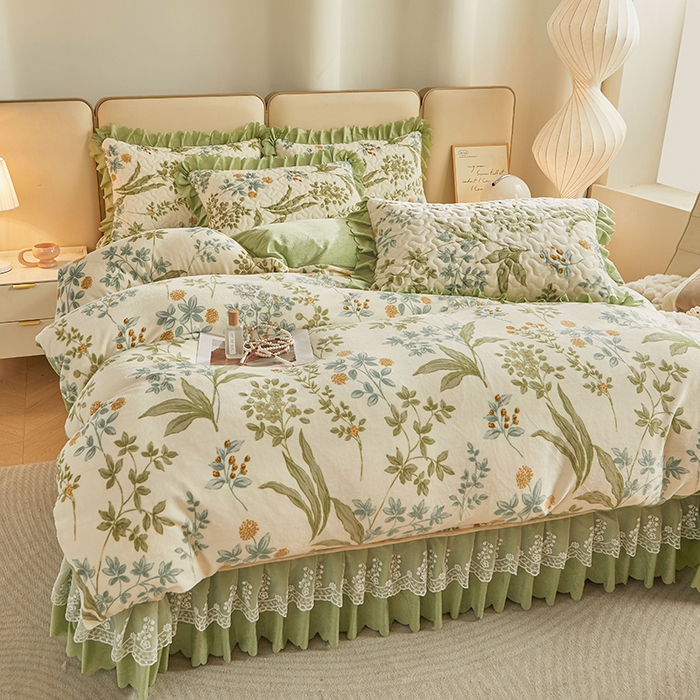 91家纺网 家纺一手货源 找家纺 艾裙海 2025新款高克重加厚保暖A类牛奶绒夹棉床盖系列四件套 花香叶柔