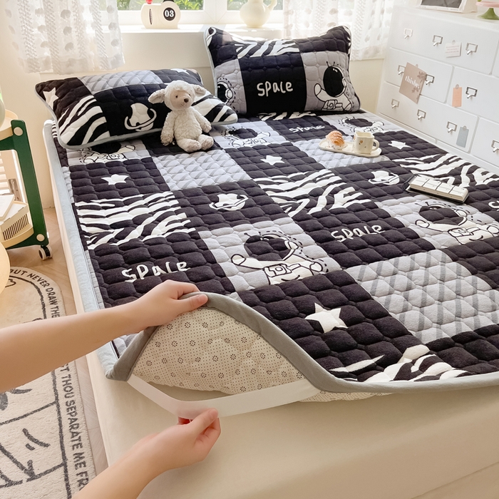 91家纺网 家纺一手货源 找家纺 2024新款牛奶绒床垫保暖床褥子夹棉加厚印花床护垫大床图 梦空间