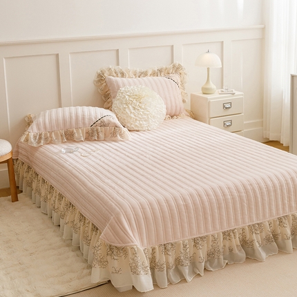 91家纺网 家纺一手货源 找家纺 （总）胜权家纺 2024新款小香风牛奶绒夹棉单品床盖-芭莎系列