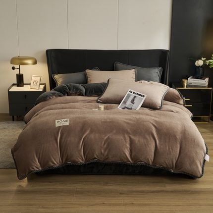 91家纺网 家纺一手货源 找家纺 （总）睡美美 2025新款高克重牛奶绒四件套水晶绒臻绒跑量床品套件