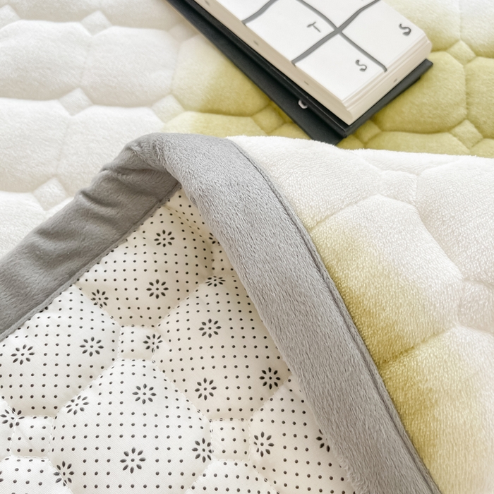 91家纺网 家纺一手货源 找家纺 2024新款牛奶绒床垫保暖床褥子夹棉加厚印花床护垫大床图 绿心熊