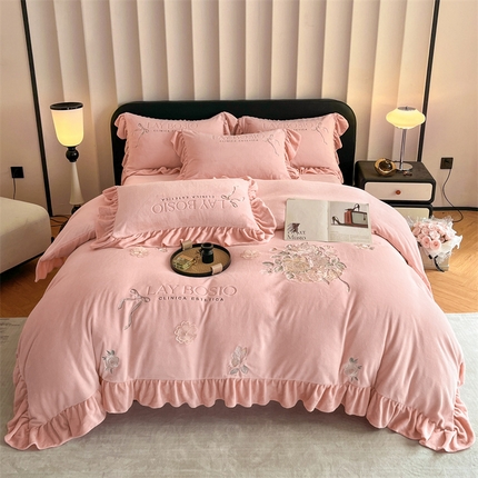 爱家（原缔乐家纺） 2024新款A类高克重牛奶绒立体花刺绣四件套--花田茉莉 花田茉莉-公主粉