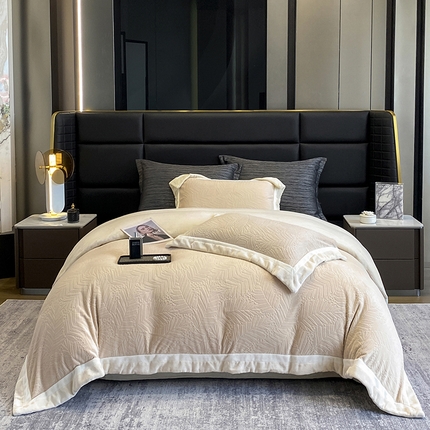 91家纺网 家纺一手货源 找家纺 2025新款秋冬AB版250克全消光立体雕花烂花牛奶绒双拼角四件套-一叶知秋 一叶知秋-浅驼色