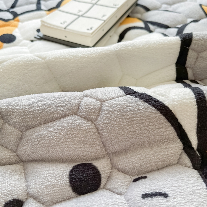 91家纺网 家纺一手货源 找家纺 2024新款牛奶绒床垫保暖床褥子夹棉加厚印花床护垫大床图 猫咪乐园