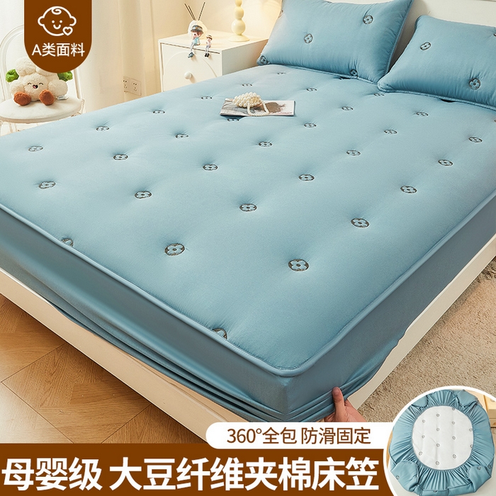 91家纺网 家纺一手货源 找家纺 2025新款A类水洗棉大豆刺绣床笠 四叶草-深海蓝