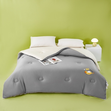 91家纺网 家纺一手货源 找家纺 华美被业 2024新款针织棉牛奶丝猫肚皮糯糯被 星空灰