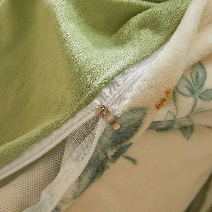 91家纺网 家纺一手货源 找家纺 艾裙海 2025新款高克重加厚保暖A类牛奶绒夹棉床盖系列四件套 花香叶柔