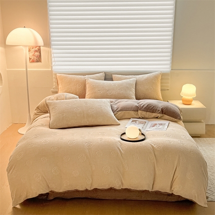 91家纺网 家纺一手货源 找家纺 （总）无界 无界 2024新款B类烂花牛奶绒四件套-繁花（风格2）