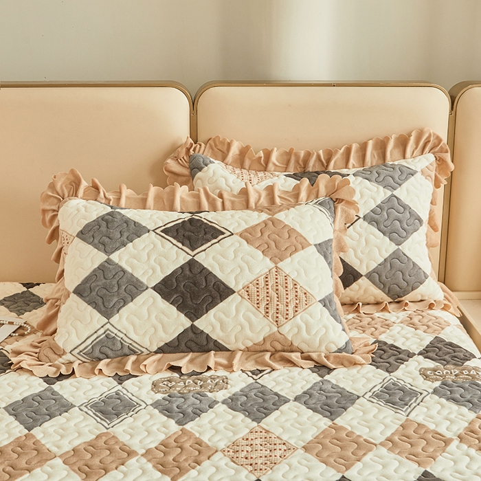 91家纺网 家纺一手货源 找家纺 艾裙海 2025新款高克重加厚保暖A类牛奶绒夹棉床盖系列四件套 格调生活