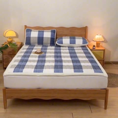 91家纺网 家纺一手货源 找家纺 鑫钰 2024秋冬新款加厚牛奶绒床垫床褥床护垫 暖格-蓝大格