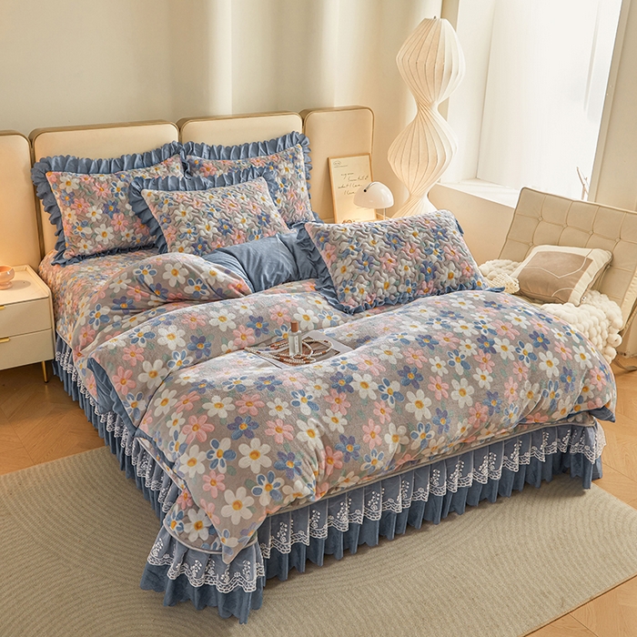 91家纺网 家纺一手货源 找家纺 艾裙海 2025新款高克重加厚保暖A类牛奶绒夹棉床盖系列四件套 美丽花园