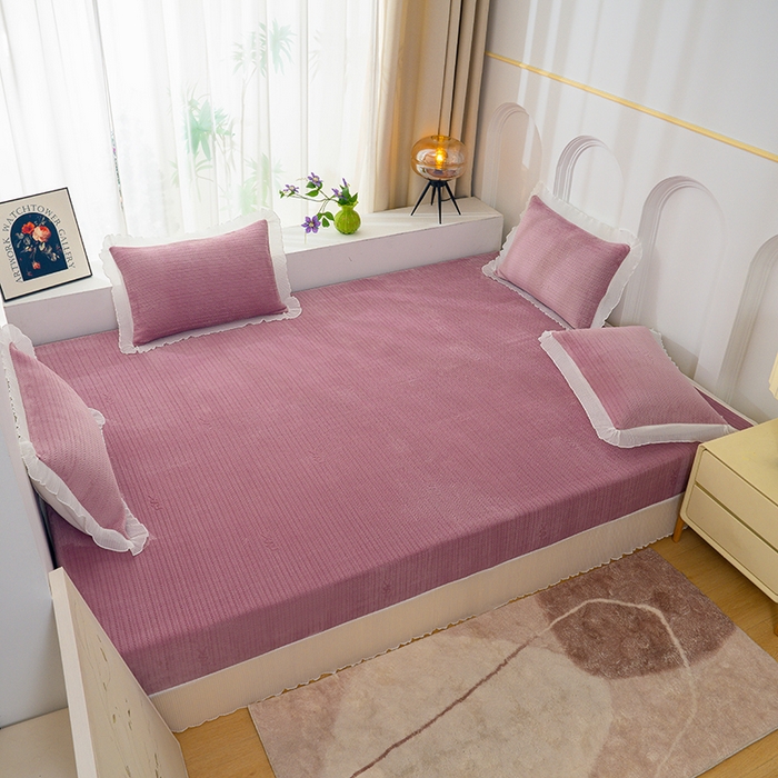 91家纺网 家纺一手货源 找家纺 冬然家纺 2024新款雕花绒榻榻米床盖小麦穗豆沙粉