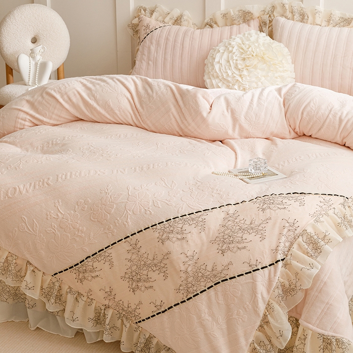 91家纺网 家纺一手货源 找家纺 （总）胜权家纺 2024新款小香风牛奶绒夹棉床盖四件套-芭莎系列