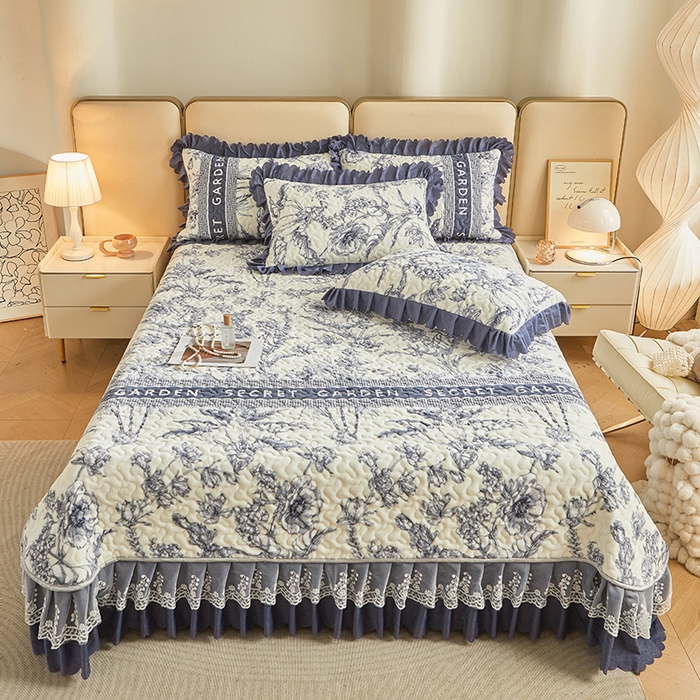 91家纺网 家纺一手货源 找家纺 艾裙海 2025新款高克重加厚保暖A类牛奶绒夹棉床盖系列四件套 花影如梦