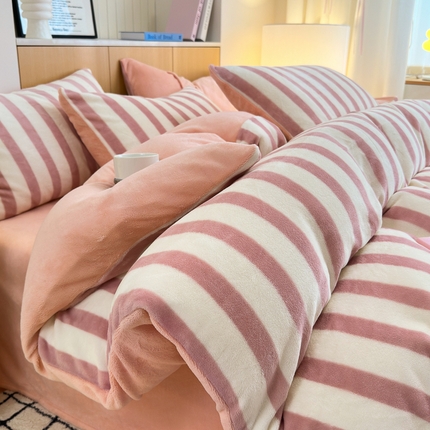 91家纺网 家纺一手货源 找家纺 （总）老K (原美阁） 2024新款高克重全消光牛奶绒四件套-格子条纹系列