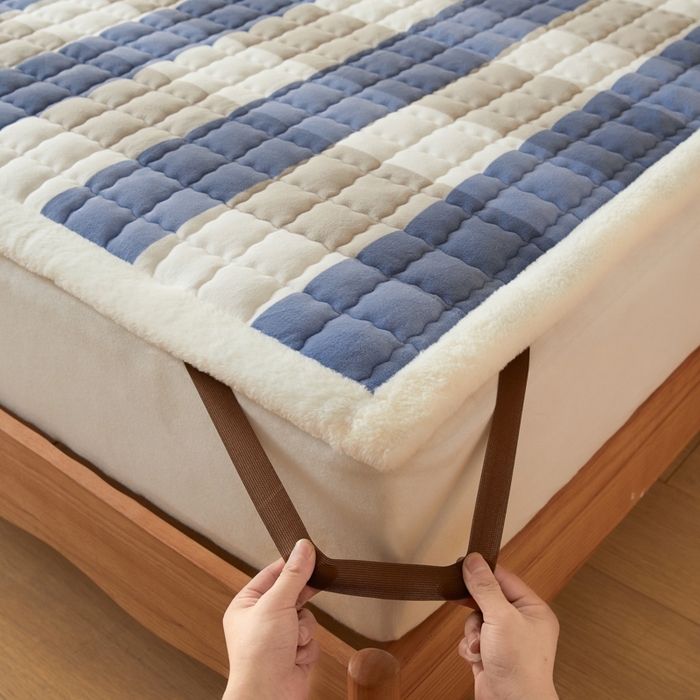 91家纺网 家纺一手货源 找家纺 鑫钰 2024秋冬新款加厚牛奶绒床垫床褥床护垫 暖格-蓝大格
