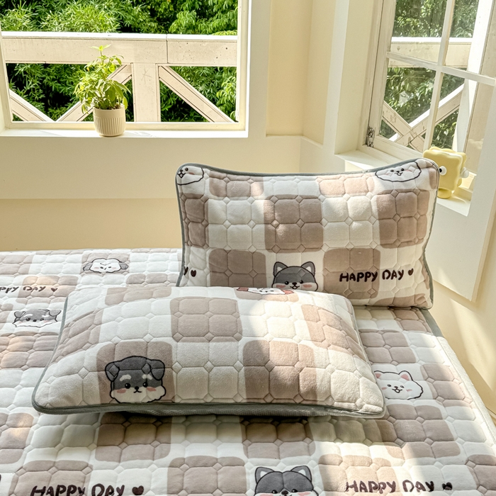 91家纺网 家纺一手货源 找家纺 2024新款牛奶绒床垫保暖床褥子夹棉加厚印花床护垫大床图 享受生活