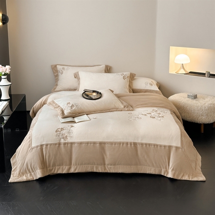 2024新款高克重牛奶绒绣花四件套-叶起华裳 星奶油驼