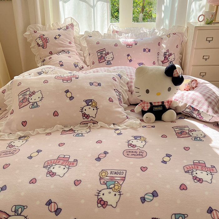 91家纺网 家纺一手货源 找家纺 三朵家纺 2024新款高克重加厚保暖牛奶绒三丽鸥花边四件套 花边-乐园KT