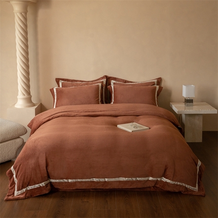 91家纺网 家纺一手货源 找家纺 （总）2024新款高克重牛奶绒撞色宽边四件套-时尚格调