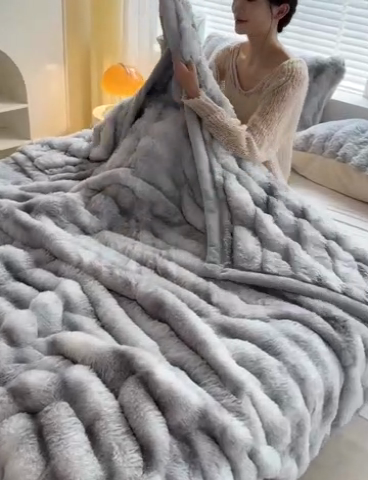 91家纺网 家纺一手货源 找家纺 芸锦豪 2024新款双面波斯绒罗马柱毛毯 炫彩灰