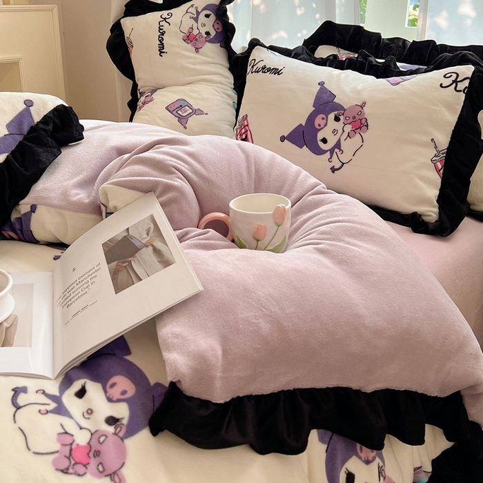 91家纺网 家纺一手货源 找家纺 三朵家纺 2024新款高克重加厚保暖牛奶绒三丽鸥花边四件套 花边-街舞库洛米