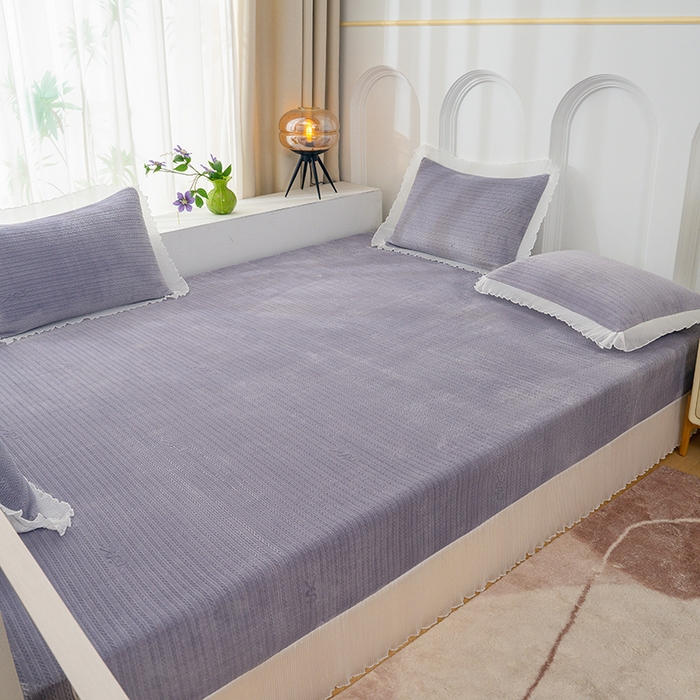 91家纺网 家纺一手货源 找家纺 冬然家纺 2024新款雕花绒榻榻米床盖小麦穗灰紫