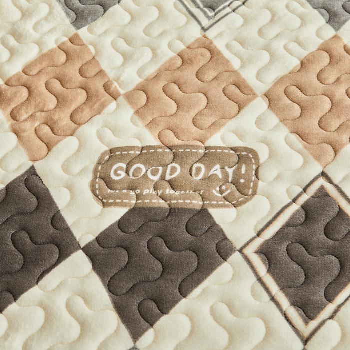 91家纺网 家纺一手货源 找家纺 艾裙海 2025新款高克重加厚保暖A类牛奶绒夹棉床盖系列四件套 格调生活