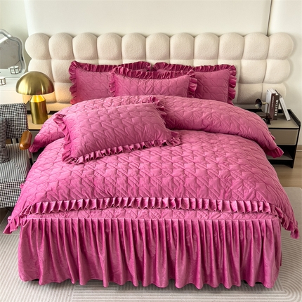 91家纺网 家纺一手货源 找家纺 屹成家纺 2024新款水晶绒夹棉绗缝千鸟格四件套 千鸟格-豆沙