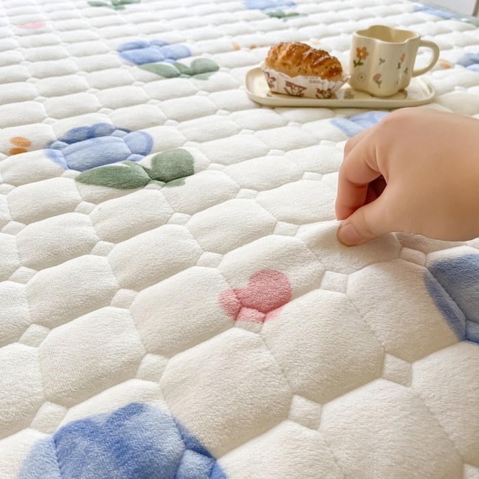 91家纺网 家纺一手货源 找家纺 2024新款牛奶绒床垫保暖床褥子夹棉加厚印花床护垫大床图 兰兰花