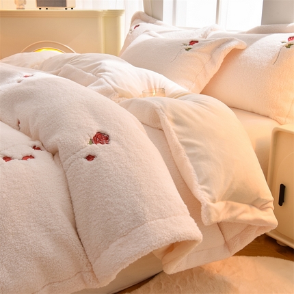91家纺网 家纺一手货源 找家纺 （总）2024新款绵羊绒牛奶绒AB版刺绣四件套-朵唯