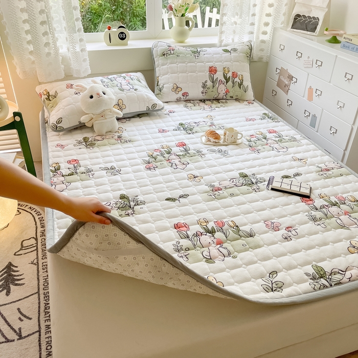 91家纺网 家纺一手货源 找家纺 2024新款牛奶绒床垫保暖床褥子夹棉加厚印花床护垫大床图 花丛小兔