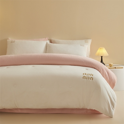91家纺网 家纺一手货源 找家纺 （总）无界 2024新款牛奶绒羽丝绒冬被-minmin