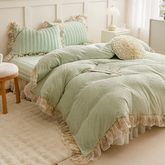 91家纺网 家纺一手货源 找家纺 胜权家纺 2024新款小香风牛奶绒夹棉床盖四件套-芭莎系列 芭莎-绿