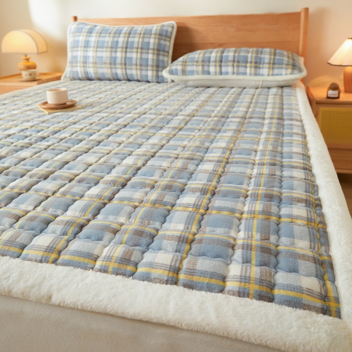 91家纺网 家纺一手货源 找家纺 鑫钰 2024秋冬新款加厚牛奶绒床垫床褥床护垫 暖格-简希蓝