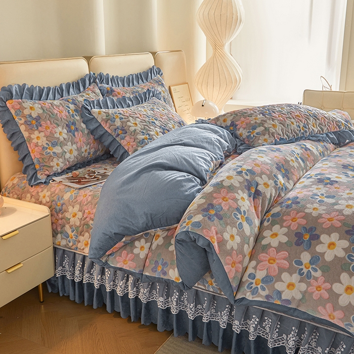 91家纺网 家纺一手货源 找家纺 艾裙海 2025新款高克重加厚保暖A类牛奶绒夹棉床盖系列四件套 美丽花园