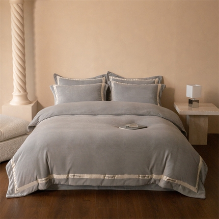 91家纺网 家纺一手货源 找家纺 2024新款高克重牛奶绒撞色宽边四件套-时尚格调 浅灰